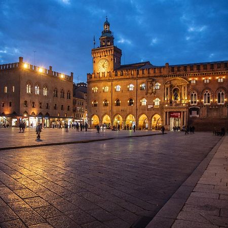 Urbanicooh Garisenda - Piazza Maggiore View Bologna Luaran gambar