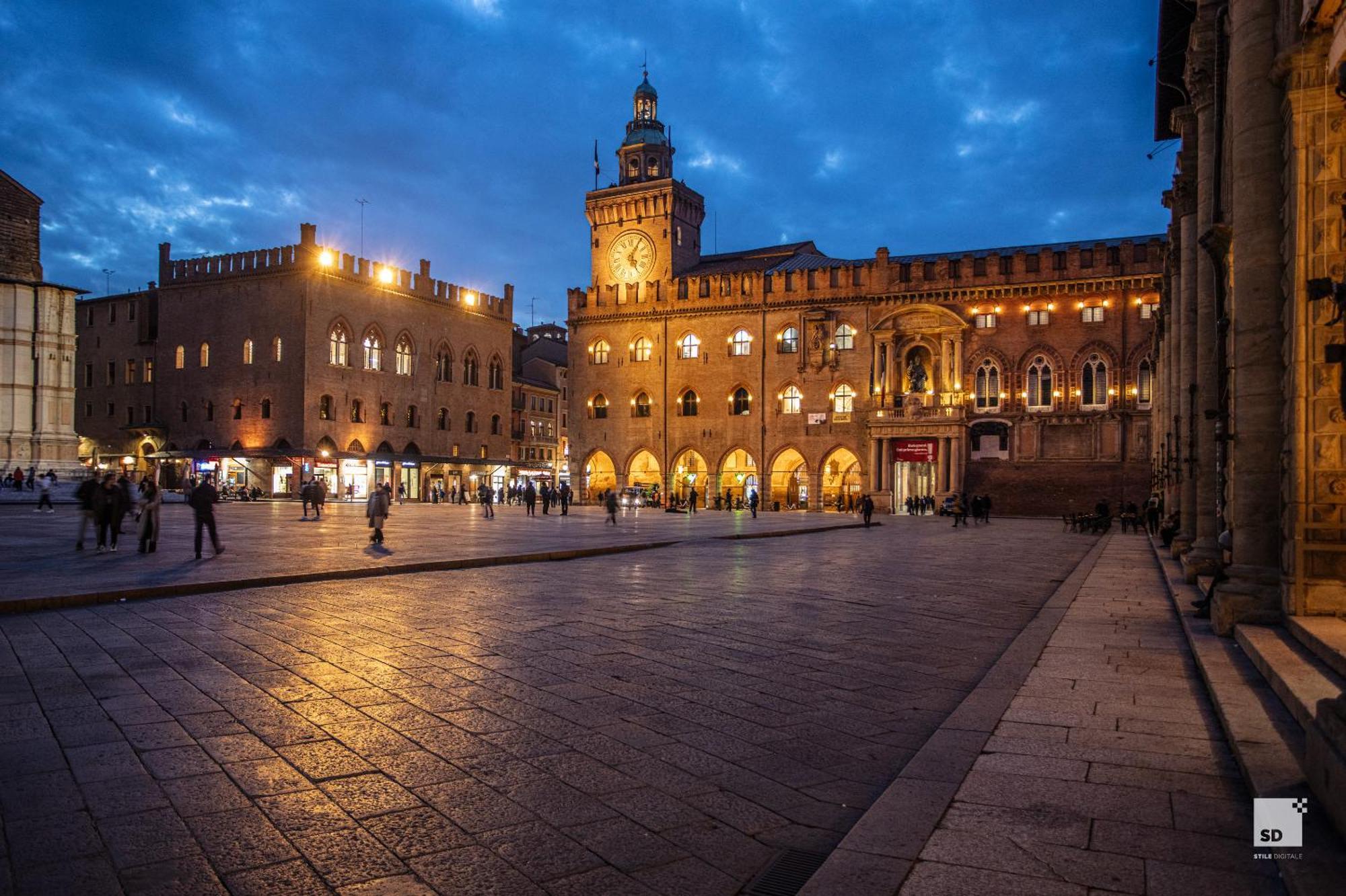 Urbanicooh Garisenda - Piazza Maggiore View Bologna Luaran gambar